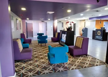 La Quinta Inn & Suites by Wyndham Memphis Airport Graceland hotel thumbnail 2