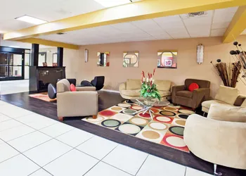 La Quinta Inn & Suites by Wyndham Memphis Airport Graceland hotel thumbnail 3