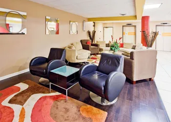 La Quinta Inn & Suites by Wyndham Memphis Airport Graceland hotel thumbnail 4