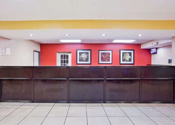 La Quinta Inn & Suites by Wyndham Memphis Airport Graceland hotel thumbnail 5