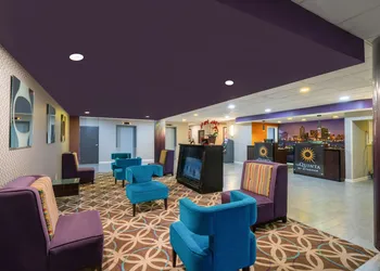 La Quinta Inn & Suites by Wyndham Memphis Airport Graceland hotel thumbnail 6