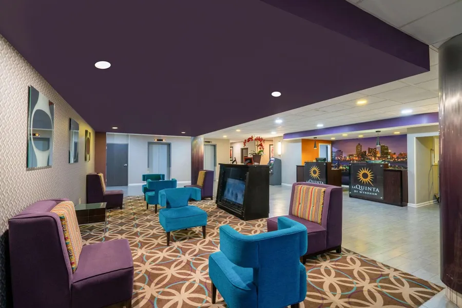 La Quinta Inn & Suites by Wyndham Memphis Airport Graceland hotel detail image 6