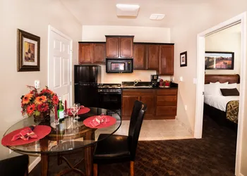 Stratford Suites hotel thumbnail 8