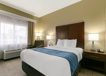 Comfort Inn & Suites Near University of Wyoming hotel thumbnail 8
