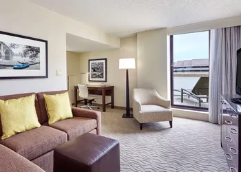 DoubleTree by Hilton Washington DC - Crystal City hotel thumbnail 8