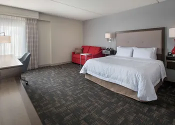 Hampton Inn Boston - Logan Airport hotel thumbnail 5