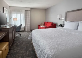 Hampton Inn Boston - Logan Airport hotel thumbnail 6