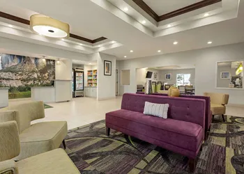 La Quinta Inn & Suites by Wyndham Fresno Northwest hotel thumbnail 4