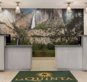 La Quinta Inn & Suites by Wyndham Fresno Northwest hotel detail image 5