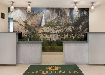 La Quinta Inn & Suites by Wyndham Fresno Northwest hotel thumbnail 5