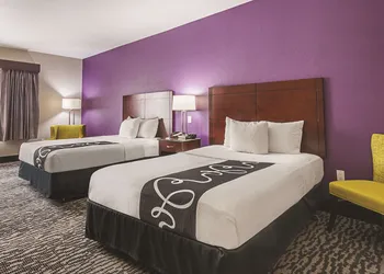 La Quinta Inn & Suites by Wyndham Fresno Northwest hotel thumbnail 8