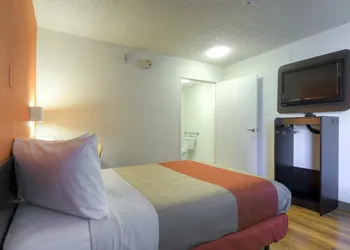 Studio 6 Suites Las Vegas, NV – Tropicana hotel thumbnail 3
