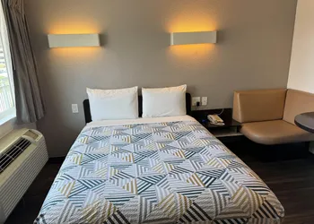 Studio 6 Suites Las Vegas, NV – Tropicana hotel thumbnail 5