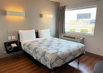 Studio 6 Suites Las Vegas, NV – Tropicana hotel thumbnail 7