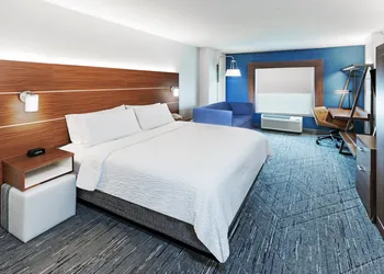 HI Express El Paso Downtown by IHG hotel thumbnail 5