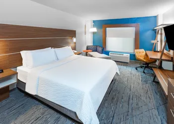 HI Express El Paso Downtown by IHG hotel thumbnail 6