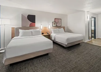 Spark by Hilton Waldorf hotel thumbnail 6
