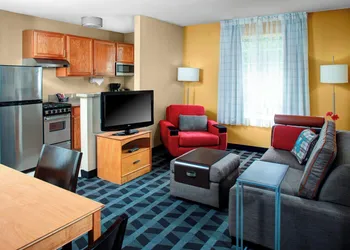 TownePlace Suites by Marriott Fresno hotel thumbnail 3