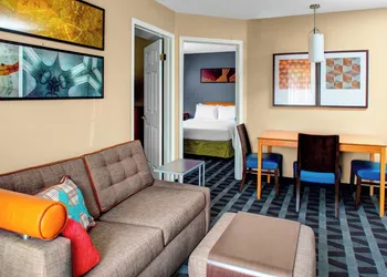 TownePlace Suites by Marriott Fresno hotel thumbnail 6