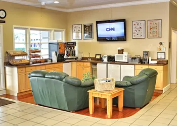 Gulfcoast Inn Naples hotel thumbnail 2