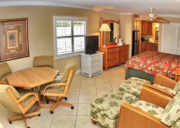 Gulfcoast Inn Naples hotel thumbnail 3