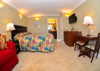 Gulfcoast Inn Naples hotel thumbnail 7