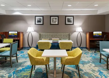 Hampton Inn Kansas City-Lee's Summit hotel thumbnail 2