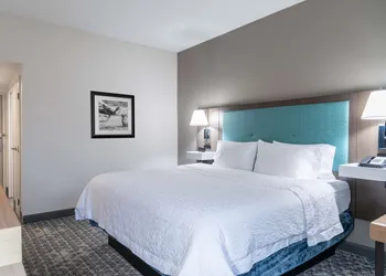 Hampton Inn Kansas City-Lee's Summit hotel thumbnail 4