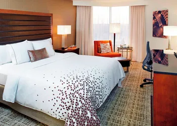 Renaissance St. Louis Airport Hotel hotel thumbnail 8