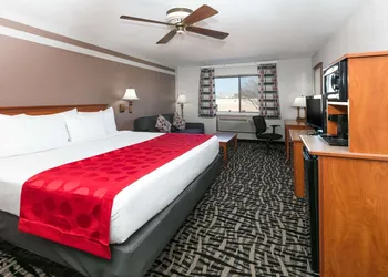 Ramada by Wyndham Oklahoma City Airport North hotel thumbnail 6