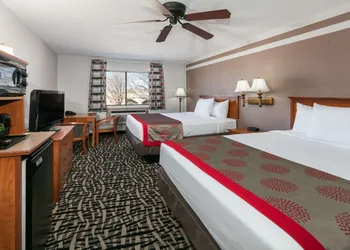 Ramada by Wyndham Oklahoma City Airport North hotel thumbnail 7