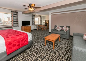 Ramada by Wyndham Oklahoma City Airport North hotel thumbnail 8