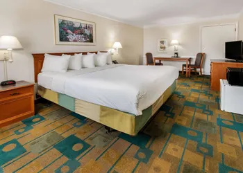 La Quinta Inn by Wyndham Albuquerque Northeast hotel thumbnail 4