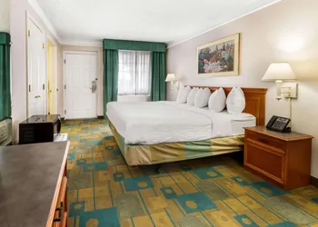 La Quinta Inn by Wyndham Albuquerque Northeast hotel thumbnail 5