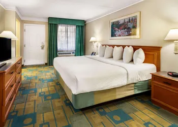 La Quinta Inn by Wyndham Albuquerque Northeast hotel thumbnail 8