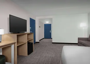 Spark by Hilton San Antonio Airport hotel thumbnail 4