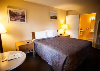 Big Pines Mountain House hotel thumbnail 3