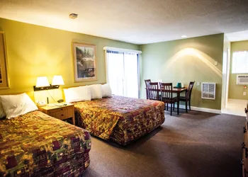 Big Pines Mountain House hotel thumbnail 4