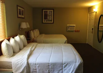 Big Pines Mountain House hotel thumbnail 5