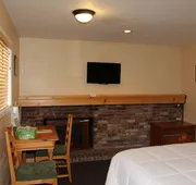 Big Pines Mountain House hotel detail image 7