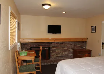 Big Pines Mountain House hotel thumbnail 7