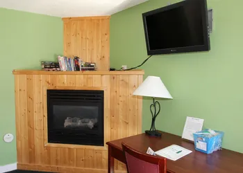 Big Pines Mountain House hotel thumbnail 8