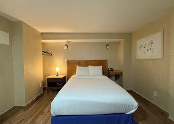 Windsor Inn Hotel hotel thumbnail 3