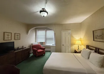 Windsor Inn Hotel hotel thumbnail 5