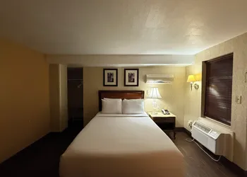 Windsor Inn Hotel hotel thumbnail 8