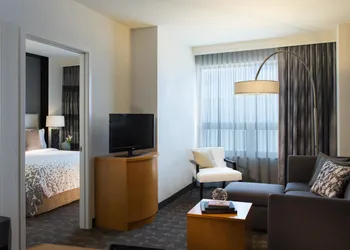 Renaissance Chicago O'Hare Suites Hotel hotel thumbnail 3
