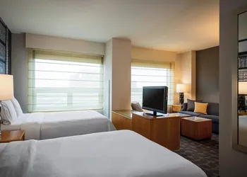 Renaissance Chicago O'Hare Suites Hotel hotel thumbnail 4