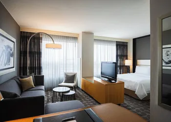 Renaissance Chicago O'Hare Suites Hotel hotel thumbnail 5