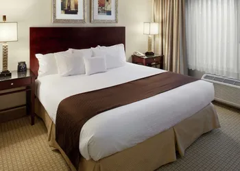 DoubleTree by Hilton Charlotte Airport hotel thumbnail 6