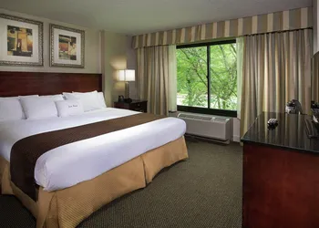 DoubleTree by Hilton Charlotte Airport hotel thumbnail 7